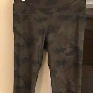 Lululemon camouflage capris